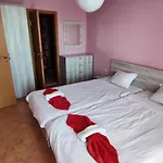 Апартаменти Делфин Марина *