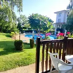 Delfin Port Apartments - Prime Location & Parking & Pet Friendly * Sweti Wlas