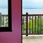 Delfin Port Apartments - Prime Location & Parking & Pet Friendly Apartment *