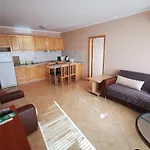 Delfin Port Apartments - Prime Location & Parking & Pet Friendly Apartment Sweti Wlas
