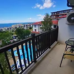 Delfin Port Apartments - Prime Location & Parking & Pet Friendly Apartment *