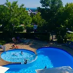 Apartment Delfin Port Apartments - Prime Location & Parking & Pet Friendly *