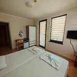 Delfin Port Apartments - Prime Location & Parking & Pet Friendly Apartment *