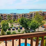 Delfin Port Apartments - Prime Location & Parking & Pet Friendly * Sweti Wlas