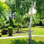 Delfin Port Apartments - Prime Location & Parking & Pet Friendly Apartment *