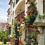 Apartment Delfin Port Apartments - Prime Location & Parking & Pet Friendly