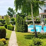 Delfin Port Apartments - Prime Location & Parking & Pet Friendly Sweti Wlas