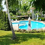 Delfin Port Apartments - Prime Location & Parking & Pet Friendly Apartment