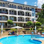 Apartment Delfin Port Apartments - Prime Location & Parking & Pet Friendly *