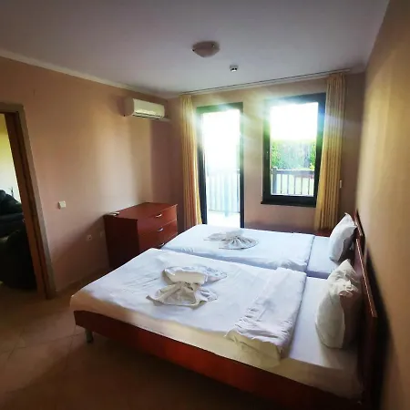 Marina Delfin - Location & Pet Friendly