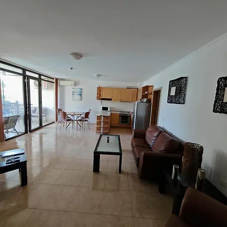 Marina Delfin - Location & Pet Friendly
