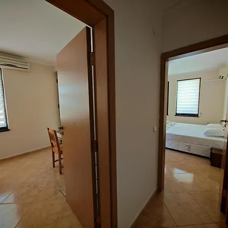 Delfin Port Apartments - Prime Location & Parking & Pet Friendly Apartment *