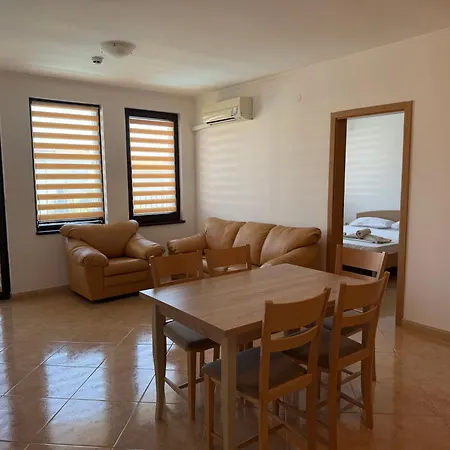 Apartment Delfin Port - Prime Location & Parking & Pet Friendly Sveti Vlas
