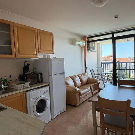 Apartment Delfin Port - Prime Location & Parking & Pet Friendly