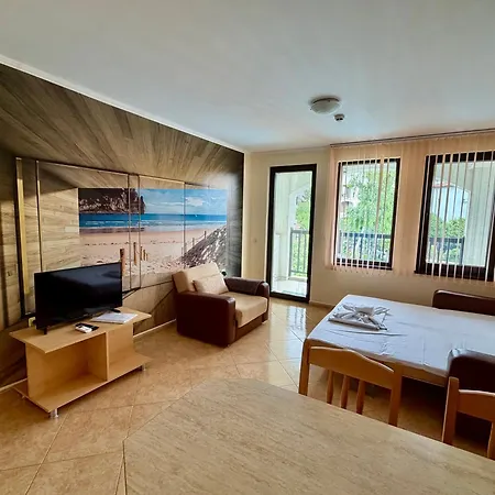 Apartment Delfin Port - Prime Location & Parking & Pet Friendly Sveti Vlas